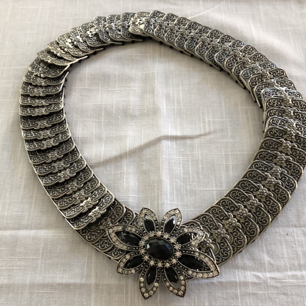 STRETCH “SILVER” BELT WITH REMOVABLE FLOWER RHINESTONE BUCKLE